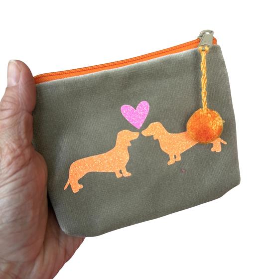 Frau Heidelberg Kosmetiktasche S taupe DACKEL neon orange