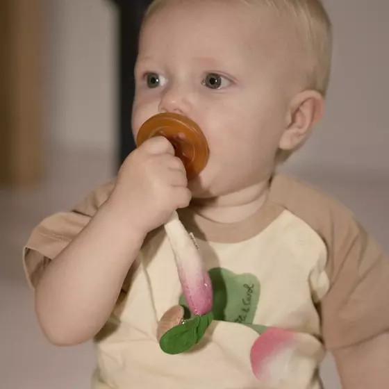 Oli&Carol Pacifier Clip Ramona the Radish