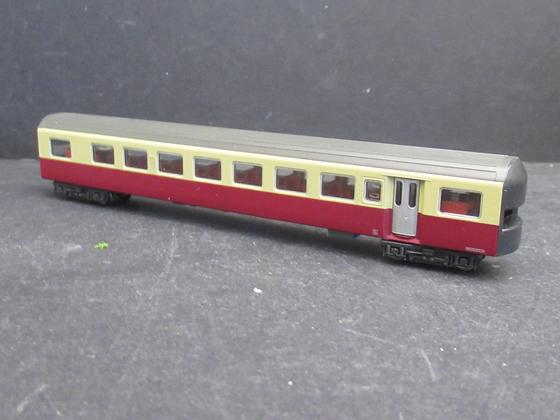 Hobbytrain 1400 303 Mittelwagen Elektrotriebwagenzug RAe II Gottardo TEE-Lackierung SBB, Spur N