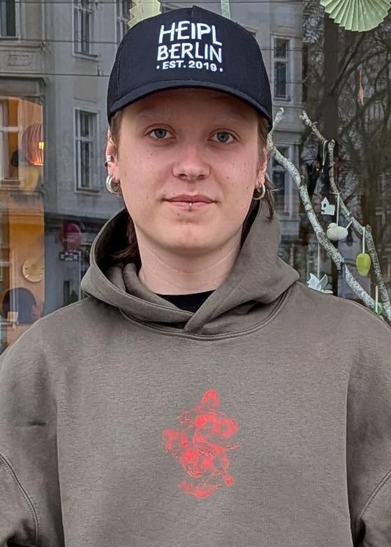 Hoodie My Friend Had A Bar In Berlin Khaki