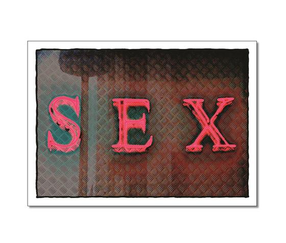 Klassische Postkarte - Foto eines Neonschildes des Wortes: Sex. 