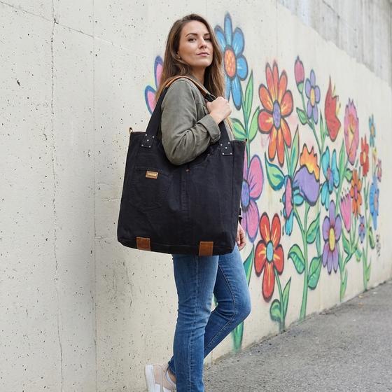 goldmarie Shopper Tasche JEANS Recycelt mit Leder - reversible - denim schwarz-braun - 41X46cm