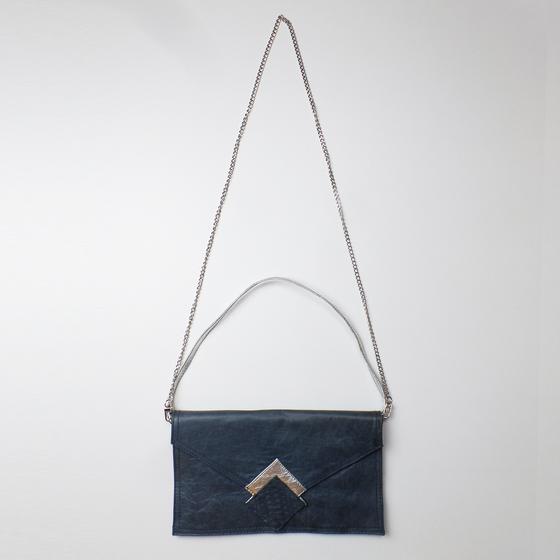 goldmarie Handtasche FLAT BAG Leder Vintage Look dunkelblau-silber 30x18cm