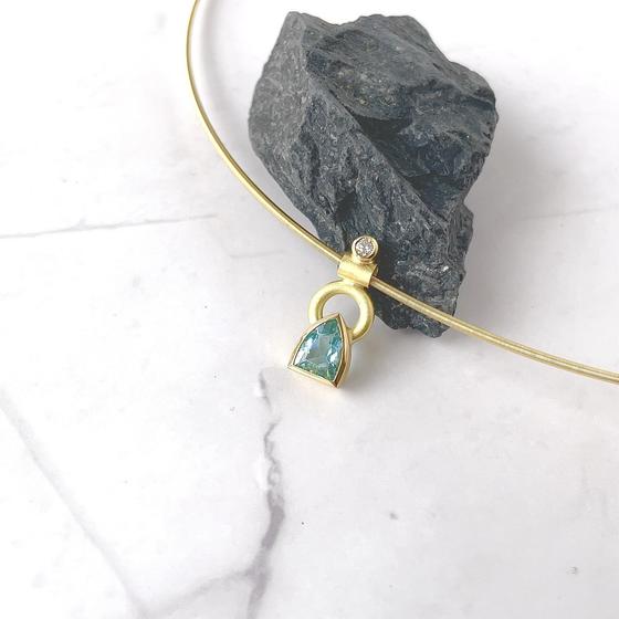 Anhänger mit Halsreif 750 Gold, 1,4mm dick, 45cm