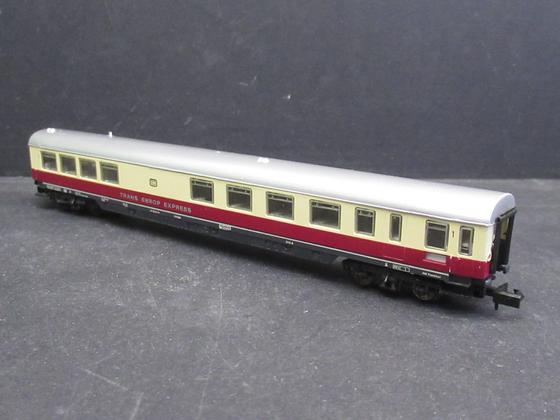 Arnold 3830 Personenwagen 1.Klasse TEE Barwagen 4-achsig rot/creme IB Spur N