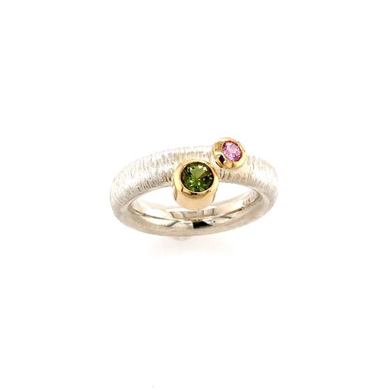 Zweierlei Saphir im Ring