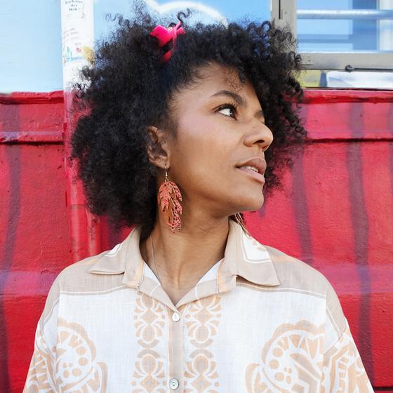 goldmarie Ohrringe LEAF BABE Leder Animal Print braun-rot metallic