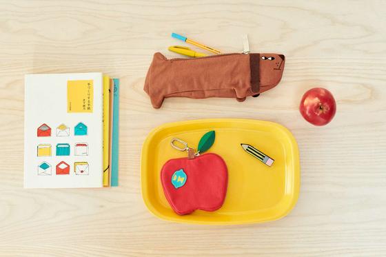 Sausage Dog Pencil Case von Donna Wilson