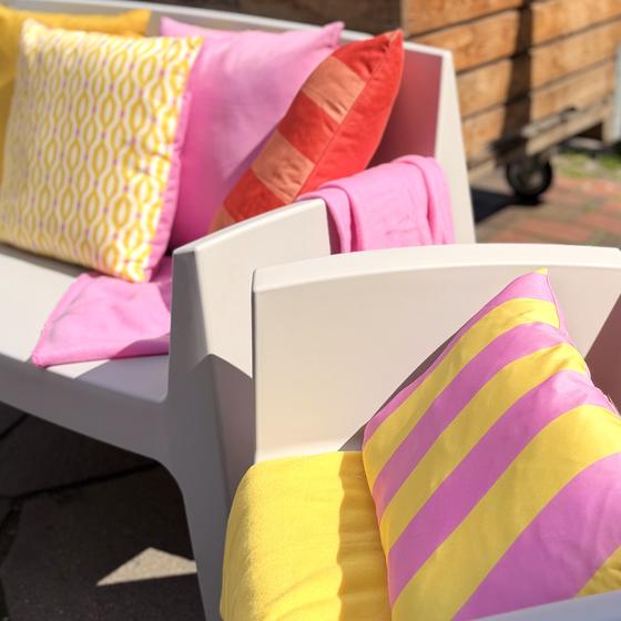 ROCKET - Outdoorkissen 45x45 cm - Wasserabweisend gelb rosa