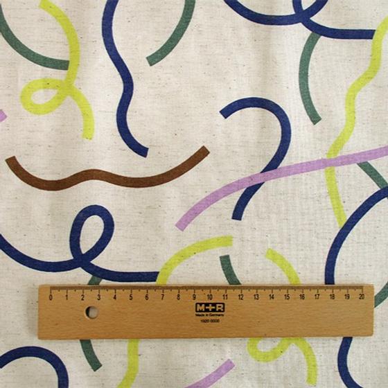 Japanischer Baumwoll-Leinen-Canvas mit dynamischem Linienmuster in modernen Farben. Ideal für Taschen, Accessoires und grafische Nähprojekte.