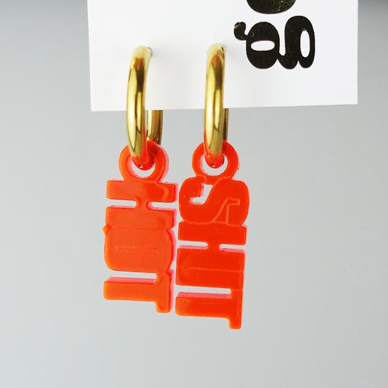 goldmarie Ohrringe HOT SHIT - Plexi Schriftzug - neon orange - 2,5 cm