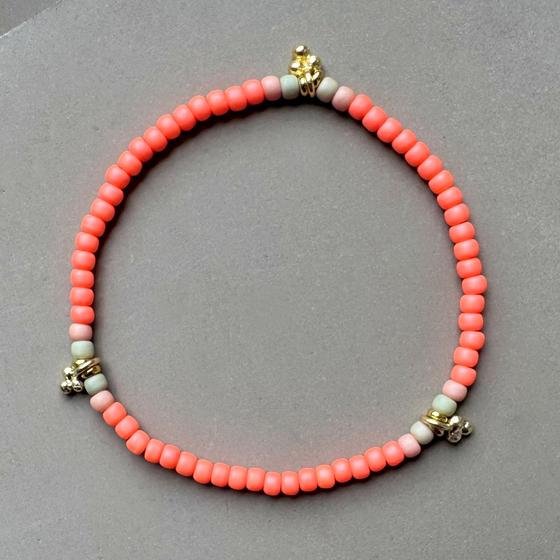 SUPER GEM Armband Mini Roc NEW FLAMINGO - Glasperlen - coralle-nude-graugrün