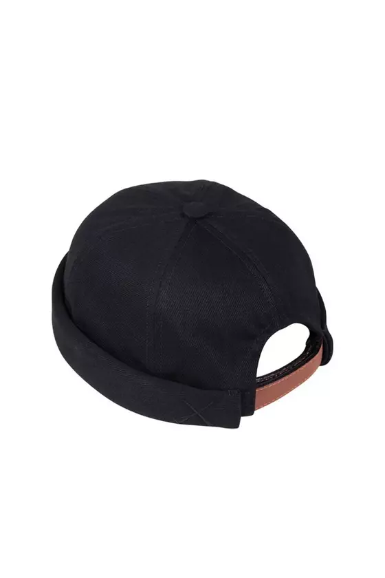 Docker Beanie Black von Beton Cire