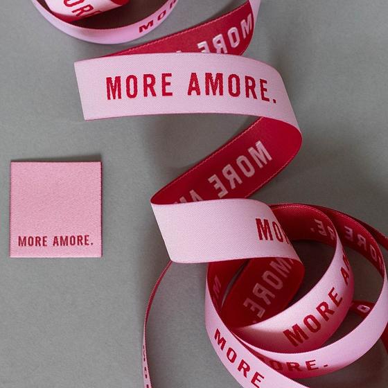 Mehr Etikette More Amore Webband
