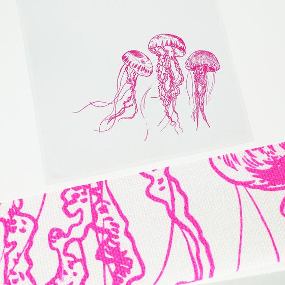 17;30 made in Hamburg Geschirrtuch QUALLEN - weiss-pink