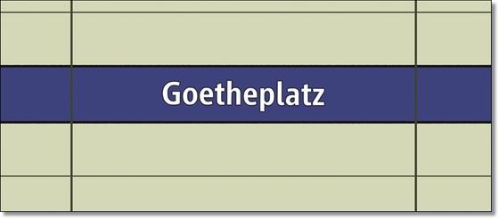 U-Bahnhof Goetheplatz Kaffeetasse - weiße Schrift auf blauem Streifen, vor weißem Plattenhintergrund