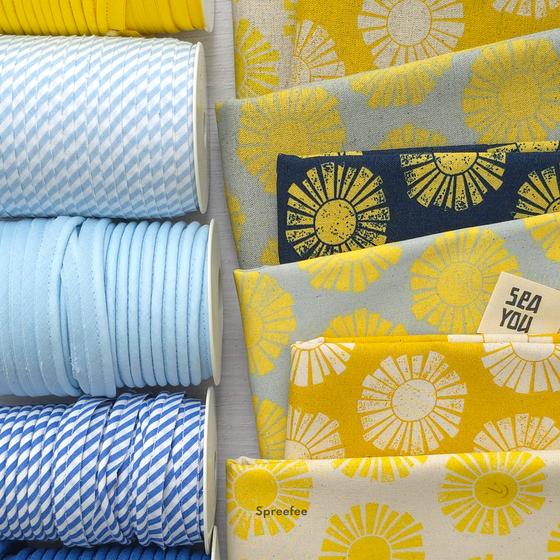 By the Seaside II von Cotton + Steel mit Grumpy Whales und Sonnen-Canvas, Design von Loes van Oosten.