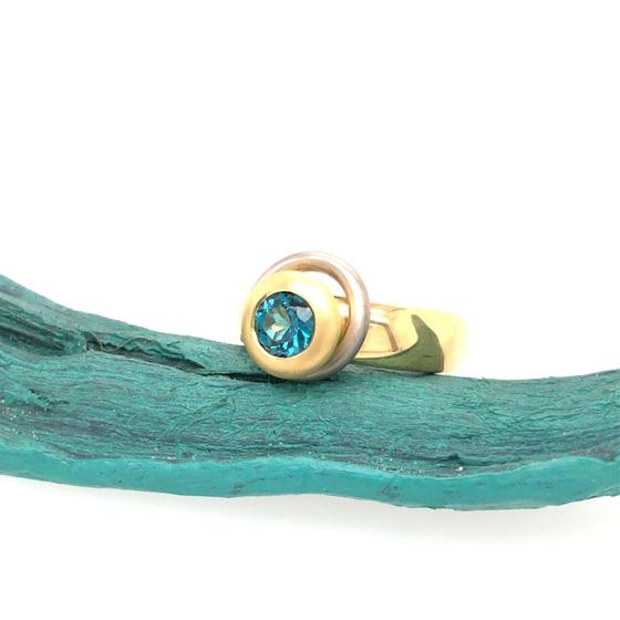 Beweglicher Ring mit Geräusch und Turmalin