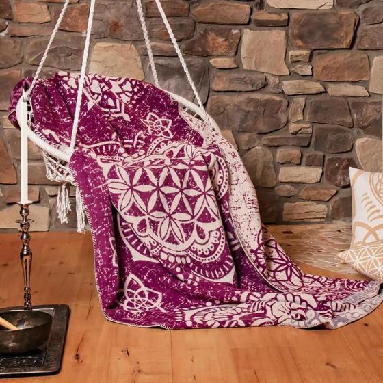 Spirit of OM Kuscheldecke beere