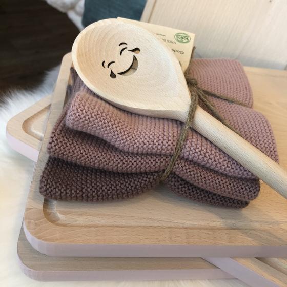 Holzlöffel mit lachendem Gesicht und Tränen