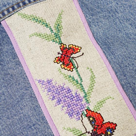 goldmarie Jeansweste LOVE PEACE MOIN - NR 43 - Stick-Applikation - Recycelt aus einer Jeansjacke - denim washed