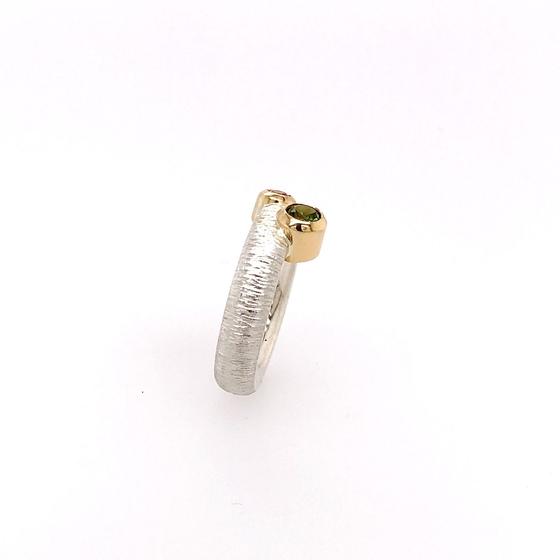 Zweierlei Saphir im Ring