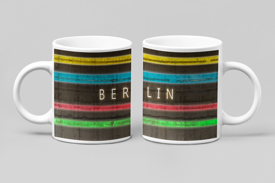 Berlin Schriftzug mit neonröhren in Nightlife Optik
