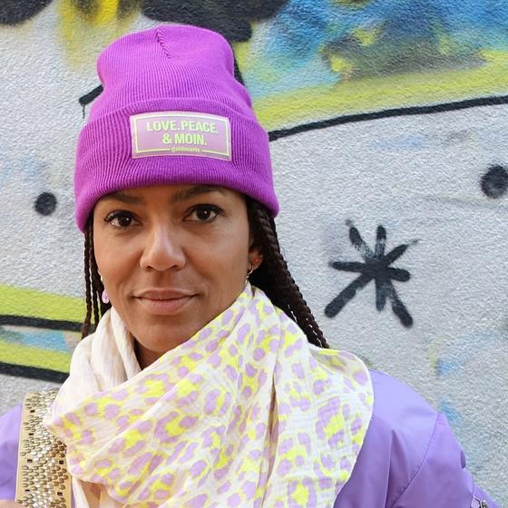 goldmarie Beanie Mütze LOVE PEACE MOIN lilac Neon Label - violett