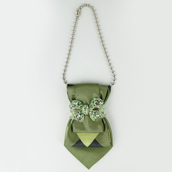 goldmarie Schmuck-Krawatte mit Strass-Schleife - Vintage Krawatte recycelt - lind grün - upcycling Unikat