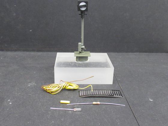 Viessmann 4517 Form-Sperrsignal mit Flanschfuß ohne Antrieb Spur H0