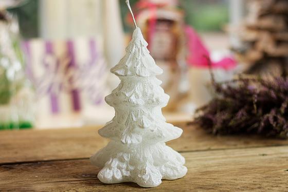 Motivkerze Tannenbaum, grün oder weiß