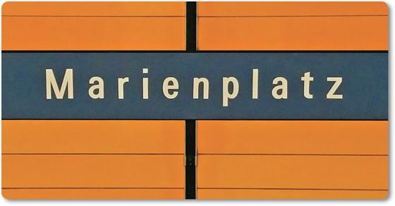 U-Bahn-Magnet München Altstadt, U-banhhof Marienplatz, Bayerns Landeshauptstadt München, Kühlschrankmagnet, tom baecker, a-point-of-view, Haltestelle, Münchner U-Bahn, Viktualienmarkt, Frauenkirche, Neues Rathaus