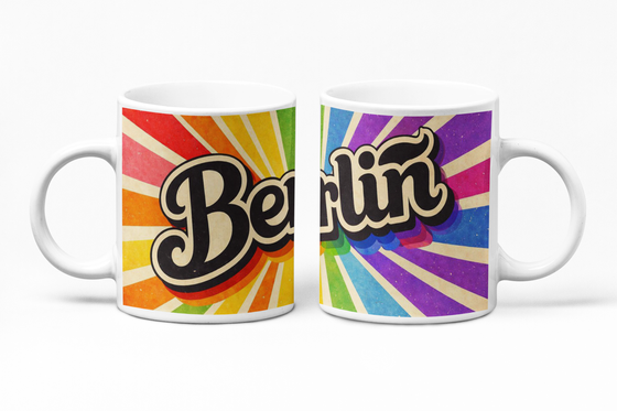 Berlin Schriftzug Regenbogen LGBTQ+ Kaffetasse Regenbogenfarben Hintergund 