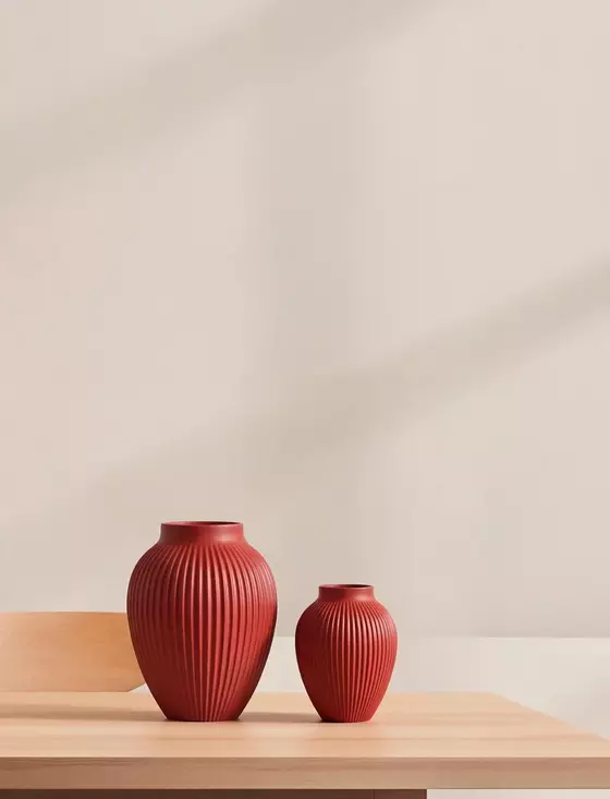 Vase Ripple Soft Cherry Red von Knabstrup