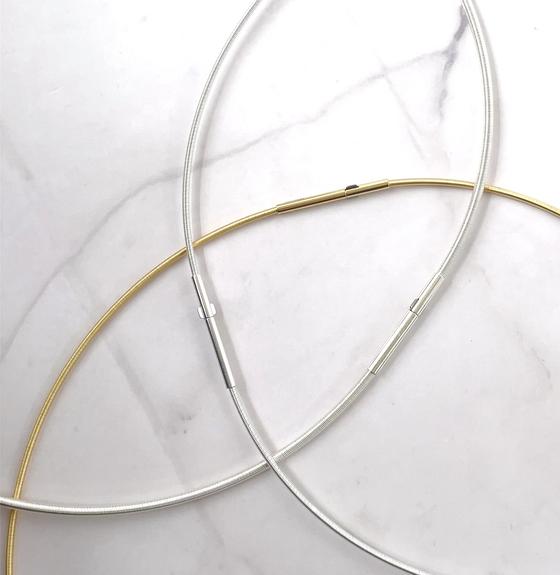 Anhänger mit Halsreif 750 Gold, 1,4mm dick, 45cm