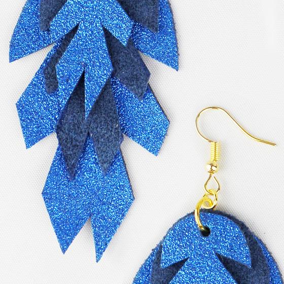 goldmarie Ohrringe LEAF BABE Leder royalblau metallic