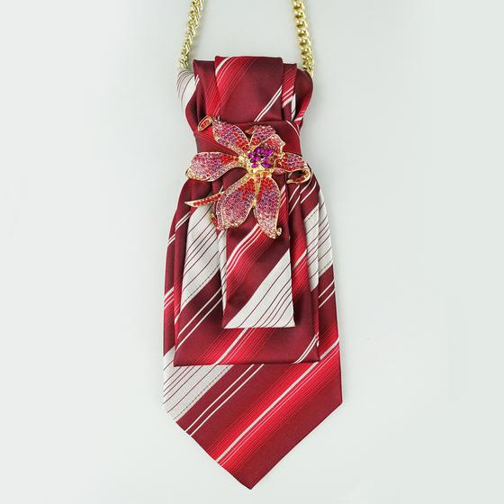 goldmarie Schmuck-Krawatte mit Strass-Blume - Vintage Krawatte recycelt - rot - upcycling Unikat 