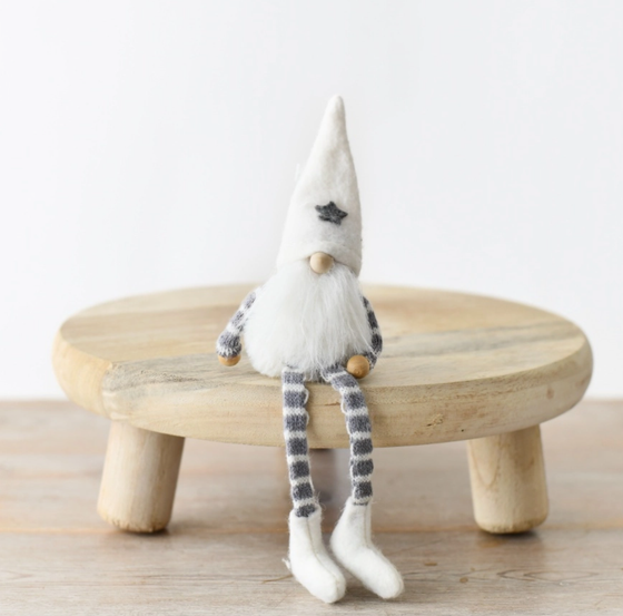 Figuren zur Dekoration | Winterlicher Wichtel mit Kunstpelzdetails - Grau-Weiß