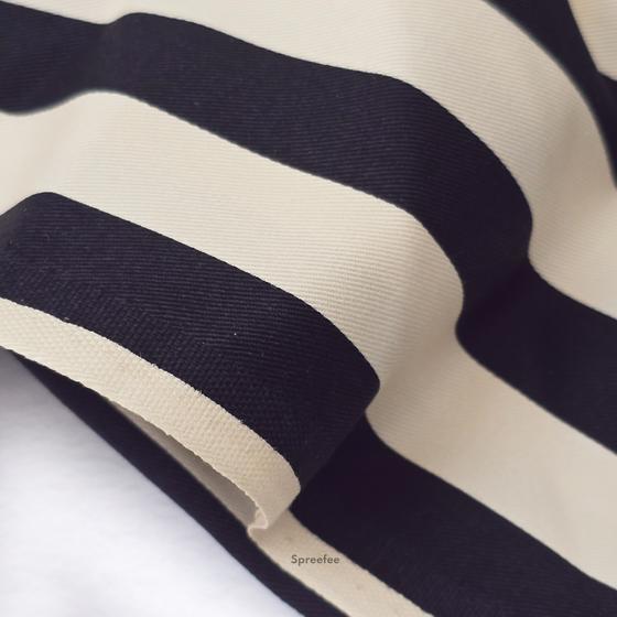 schwarz-creme gestreifter Baumwoll-Twill Stoff mit feiner Köperbindung – ideal für das Nähen von Taschen und Accessoires