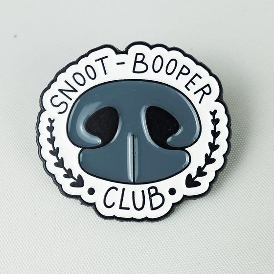 goldmarie SNOOT BOOPER CLUB Pin - grau-weiß - 3cm