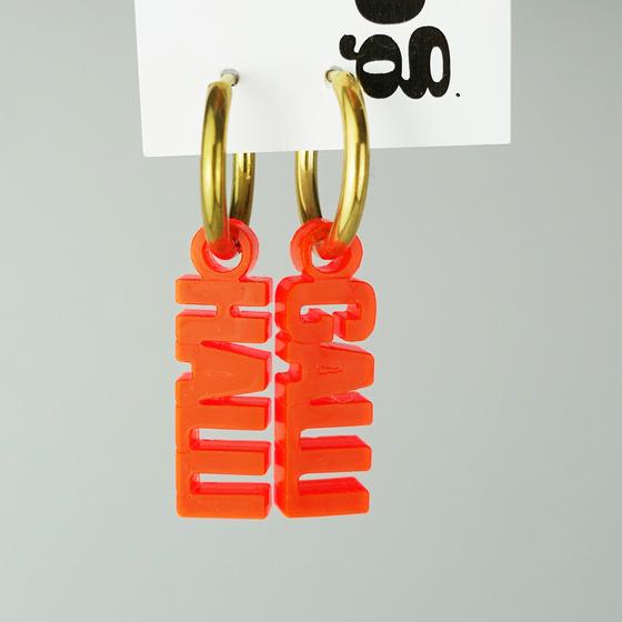 goldmarie Ohrringe HALLI GALLI  - Plexi Schriftzug - neon orange - 2,5cm