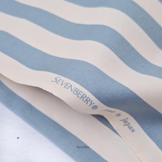 blau-creme gestreifter Baumwoll-Twill Stoff mit feiner Köperbindung – ideal für das Nähen von Taschen und Accessoires