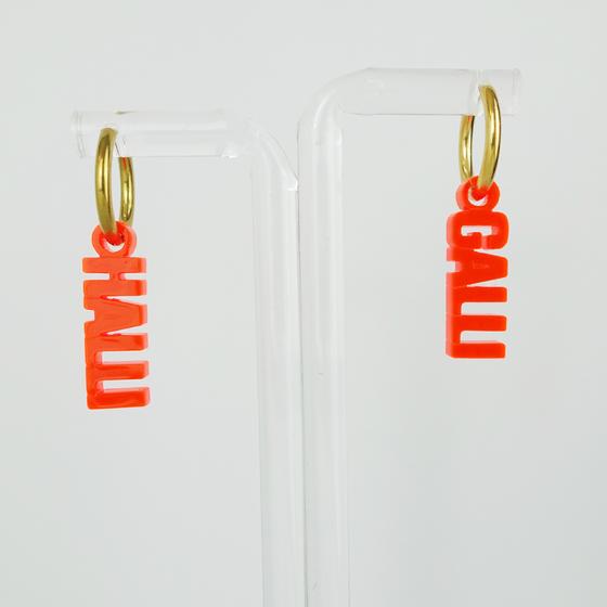 goldmarie Ohrringe HALLI GALLI  - Plexi Schriftzug - neon orange - 2,5cm
