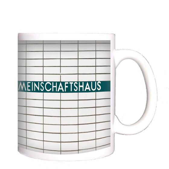 U-Bahn-Tasse Nuernberg Langwasser-Süd der Linie U1 in der originalgetreuen Stations-Gestaltung - weisser Fliesenspiegel mit weisser Schrift auf petrolfarbenem Streifen
