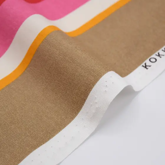 Kokka Dynamic Stripes Cotton Oxford Pink Multi – bunter Baumwollstoff mit dynamischem Streifenmuster in Pink zum Taschennähen.