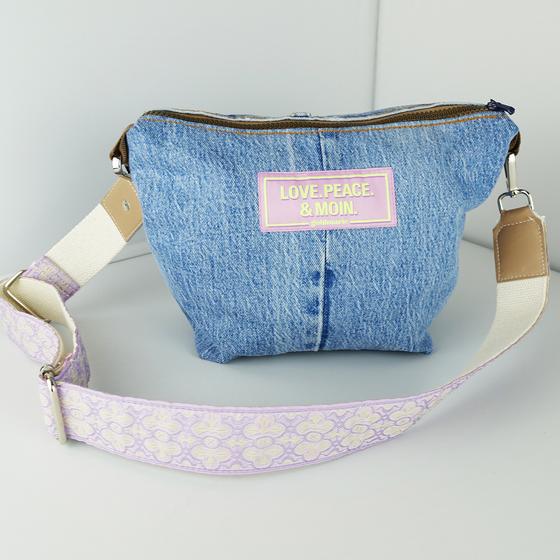 goldmarie Festival Tasche JEANS Recycelt - LOVE PEACE MOIN - Lilac New Edition - denim washed - 26x21cm