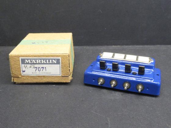 Märklin 7071 (475) Stellpult Kippschalter Ein/Aus, getrennte Stromkreise OVP