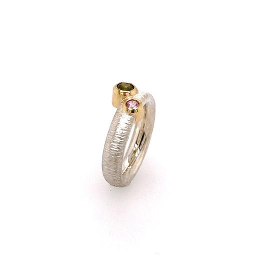 Zweierlei Saphir im Ring