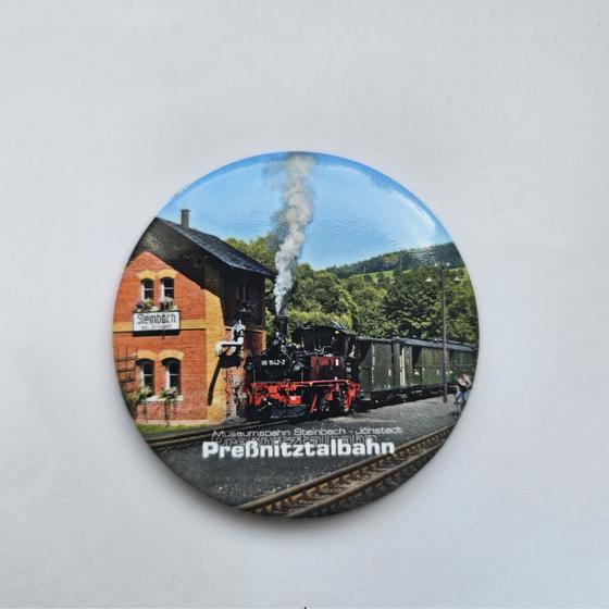Magnetpin & Flaschenöffner Preßnitztalbahn (Ansicht Vorderseite)