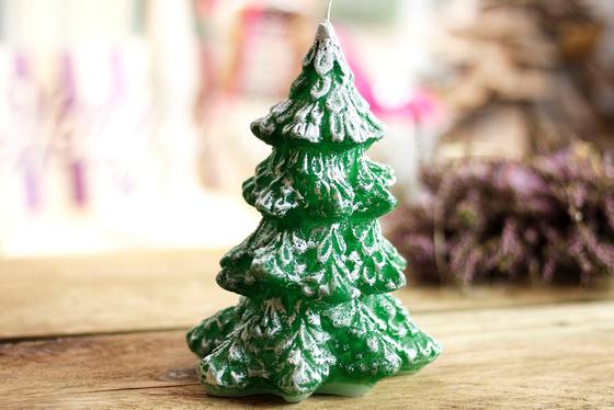 Motivkerze Tannenbaum, grün oder weiß